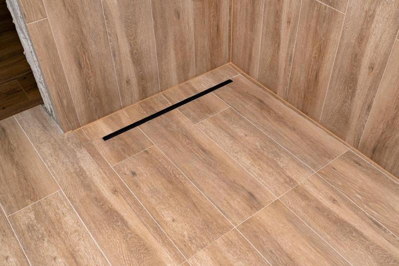Le carrelage effet bois imite le parquet aux alentours de L&eacute;ognan